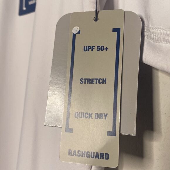 NWT Men’s White Short Sleeve Rash Guard UPF 50  Size Medium Swim Swimwear Pool - Picture 3 of 5